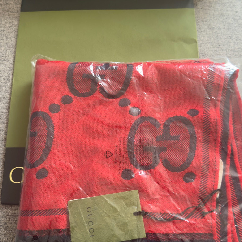 New Gucci Red And Blue Logo Scarf